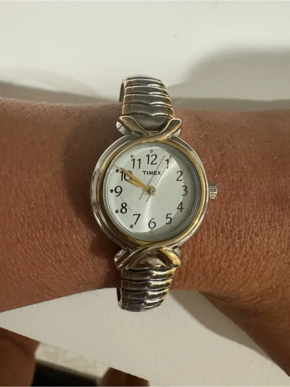 ✨VTG Timex Women’s Silver & Gold Two Tone Minimalist Stretchy Bracelet Watch